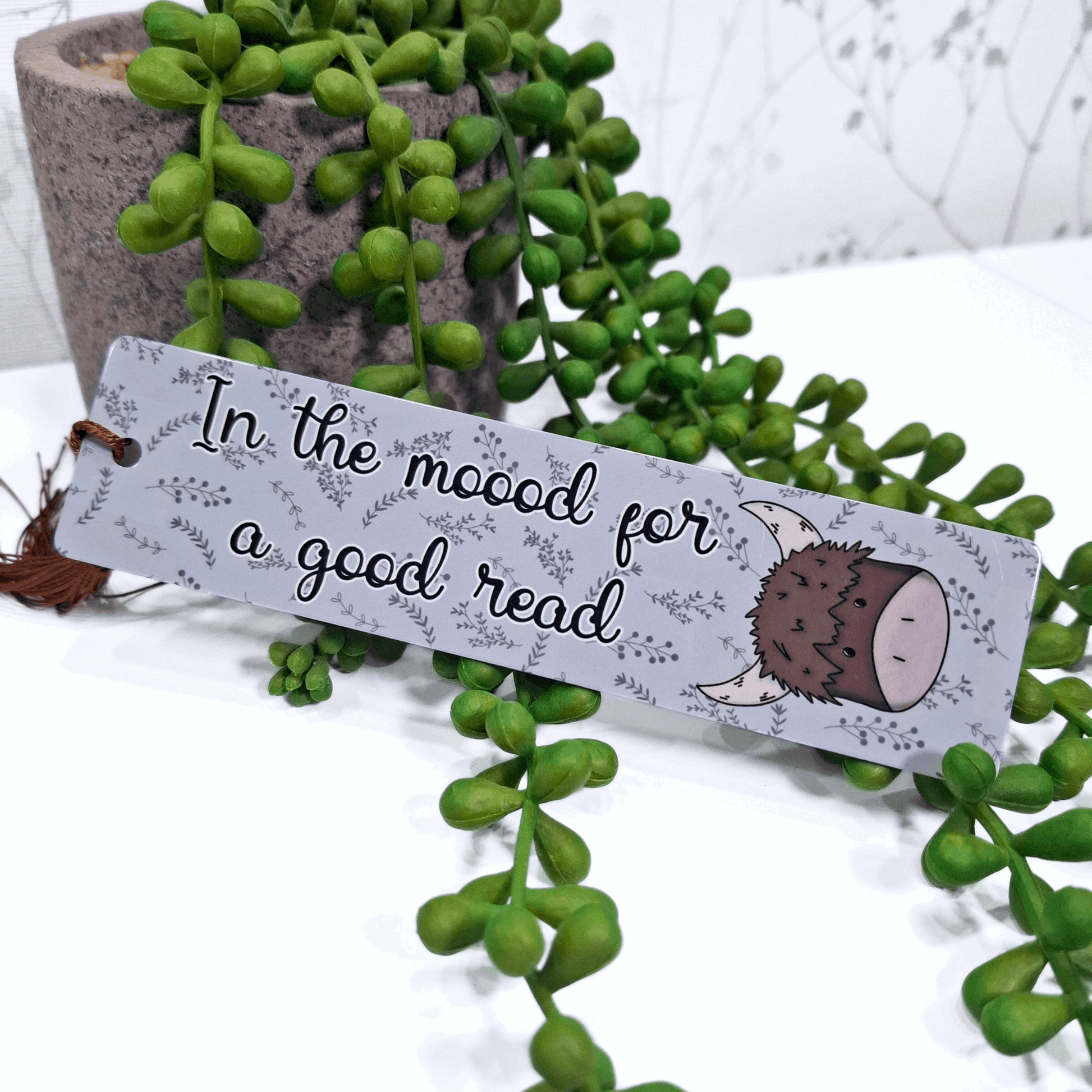 Highland Cow Bookmark – “In the Mood for a Good Read” – Personalised Metal Tassel Bookmark